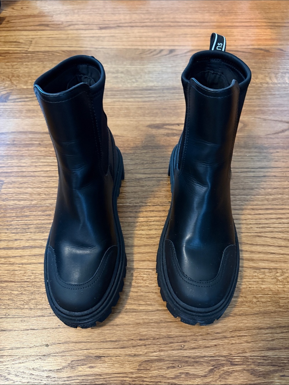Calvin Klein Women's Remola Lug Sole Chelsea Boot // Black Leather // size 8.5